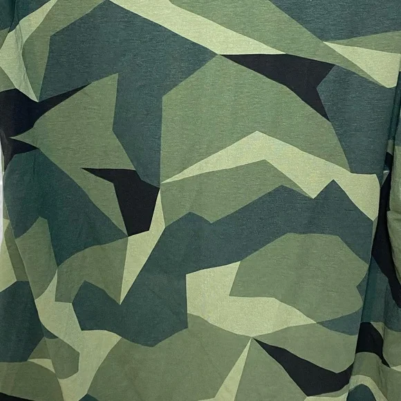 Gymshark CRITICAL T-SHIRT
Slim Fit - Picture 10 of 11